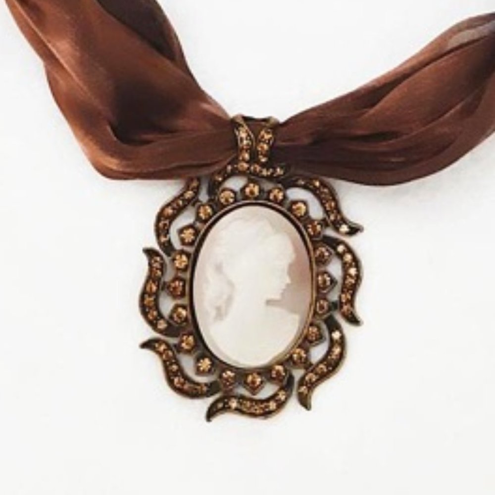 BROWN Satin Cameo Crystal Brass Pendant-Necklace